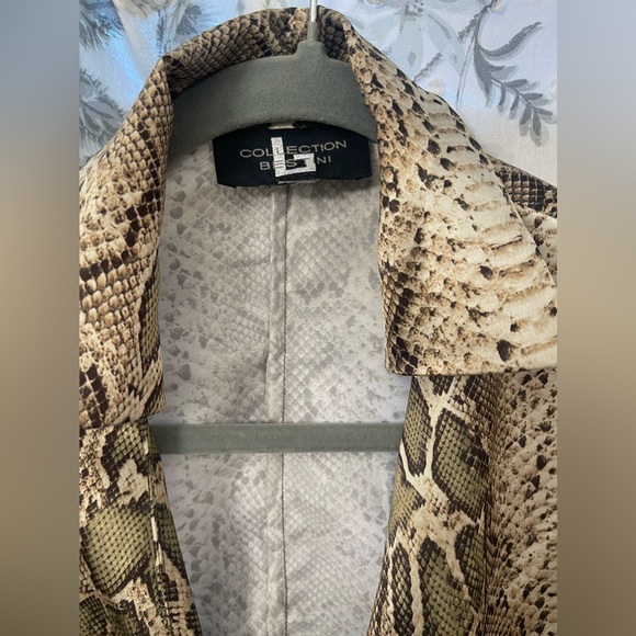 Snake Print Wrap Crop Top - Picture 4 of 6